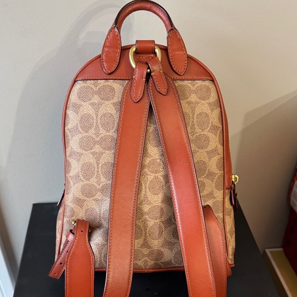 Women must have!☺️❤️Coach Tan and Brown Signature Backpack - Picture 6 of 15